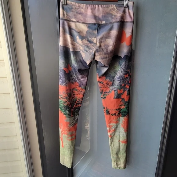 ONZIE BUTTERFLY TREE NATURE GRAPHIC WORKOUT LEGGINGS SIZE S/M EXCELLENT! - Picture 3 of 9